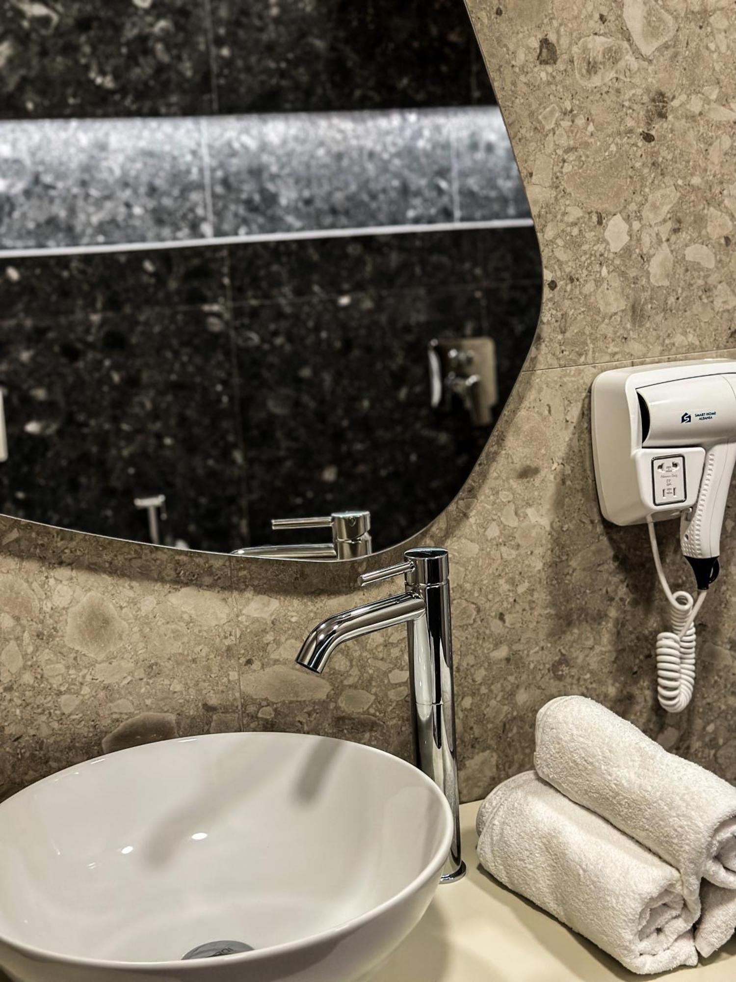 Alexander Rooms & Apartments Durres Luaran gambar